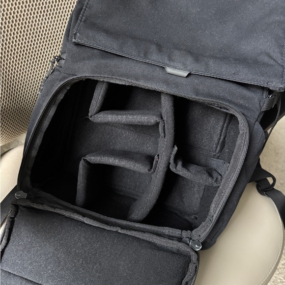 Brevite The Runner Camera Backpack - Picture 3 of 14